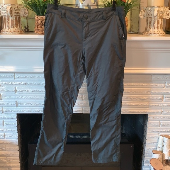 The North Face Women’s Green Casual Hiking Camping Straight Leg Pants 12 Short - Picture 1 of 7